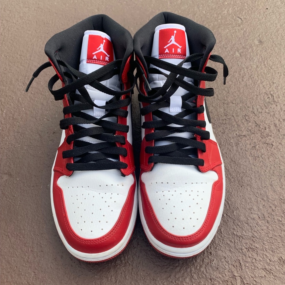 Jordan 1 Mid Chicago